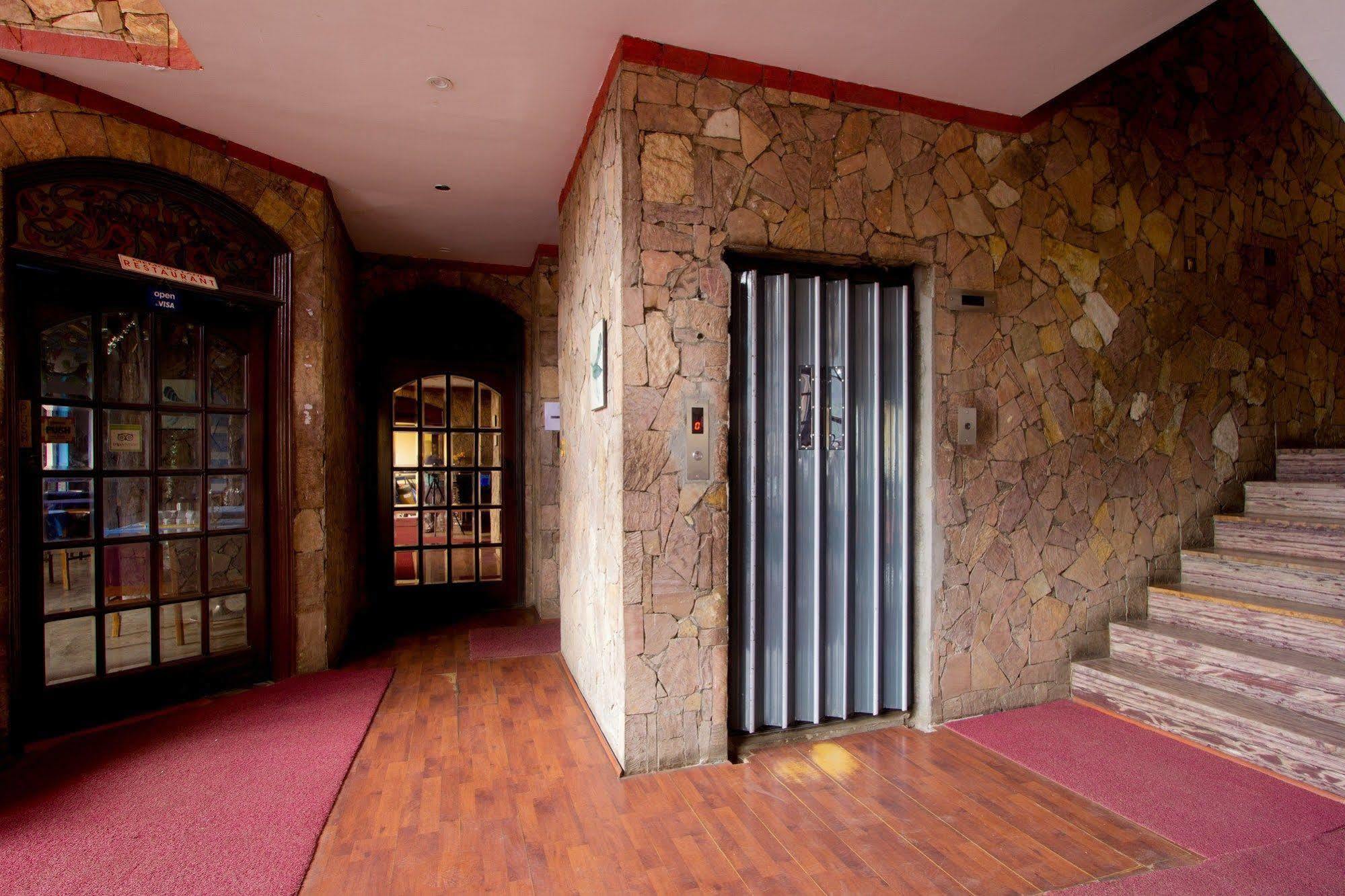 Fabhotel Khems Shoram Palace Road Ooty Exteriör bild